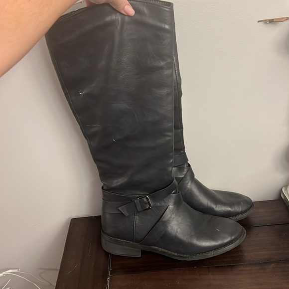 Black boots - Picture 3 of 6